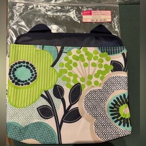 Thirty-One Floral oh snap pocket. NWT. Navy and green in color.